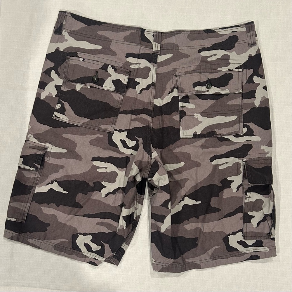 Signature Levi’s Strauss & Co. Men’s Cargo Shorts Camouflage Size 42 - Picture 3 of 10
